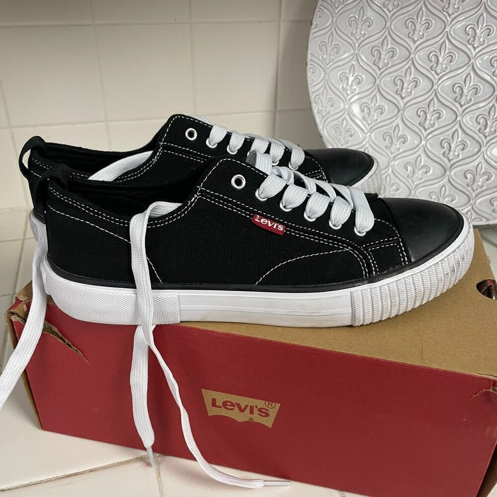 Levis Unisex Youth Size 6 Black Lace Up Sneakers Casual Skate School